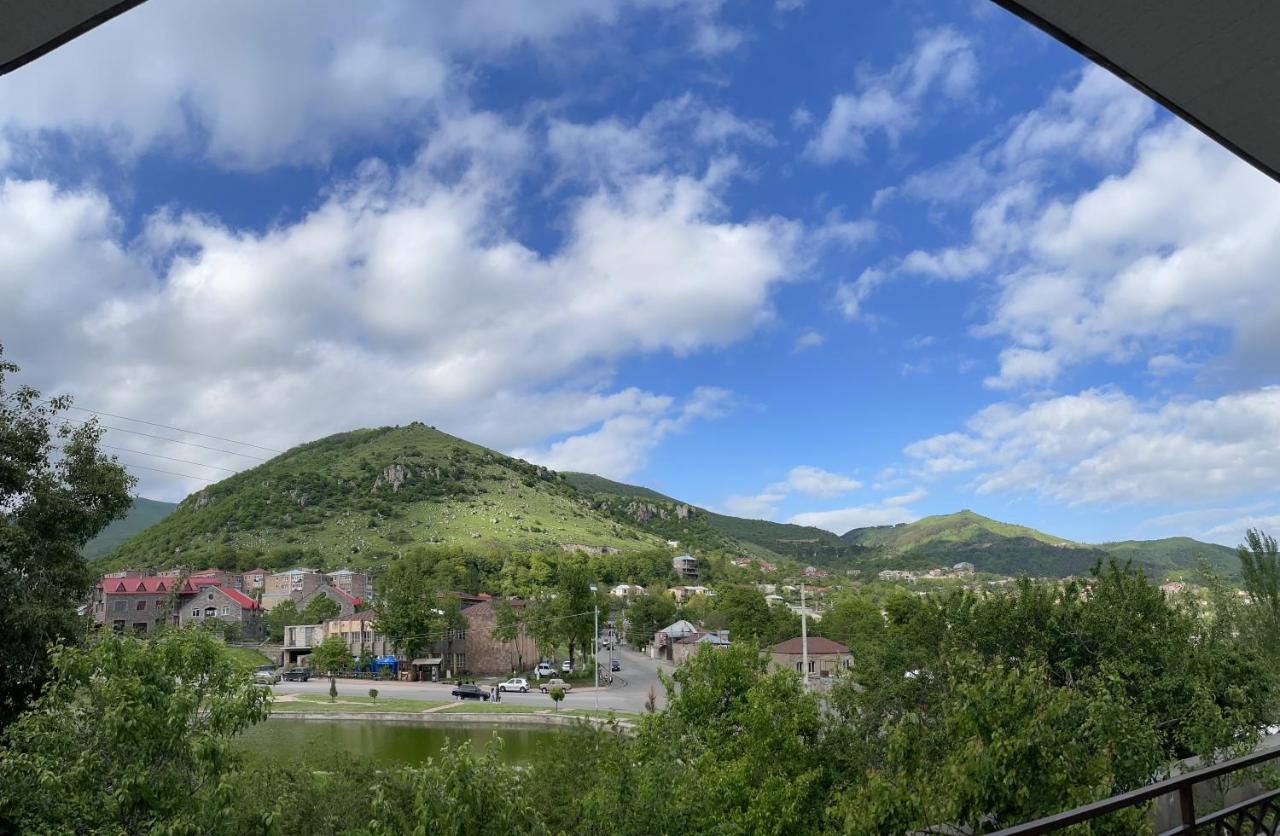 Yolyans Hotel Горис Экстерьер фото