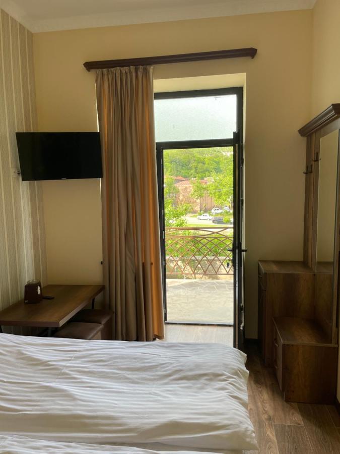 Yolyans Hotel Горис Экстерьер фото