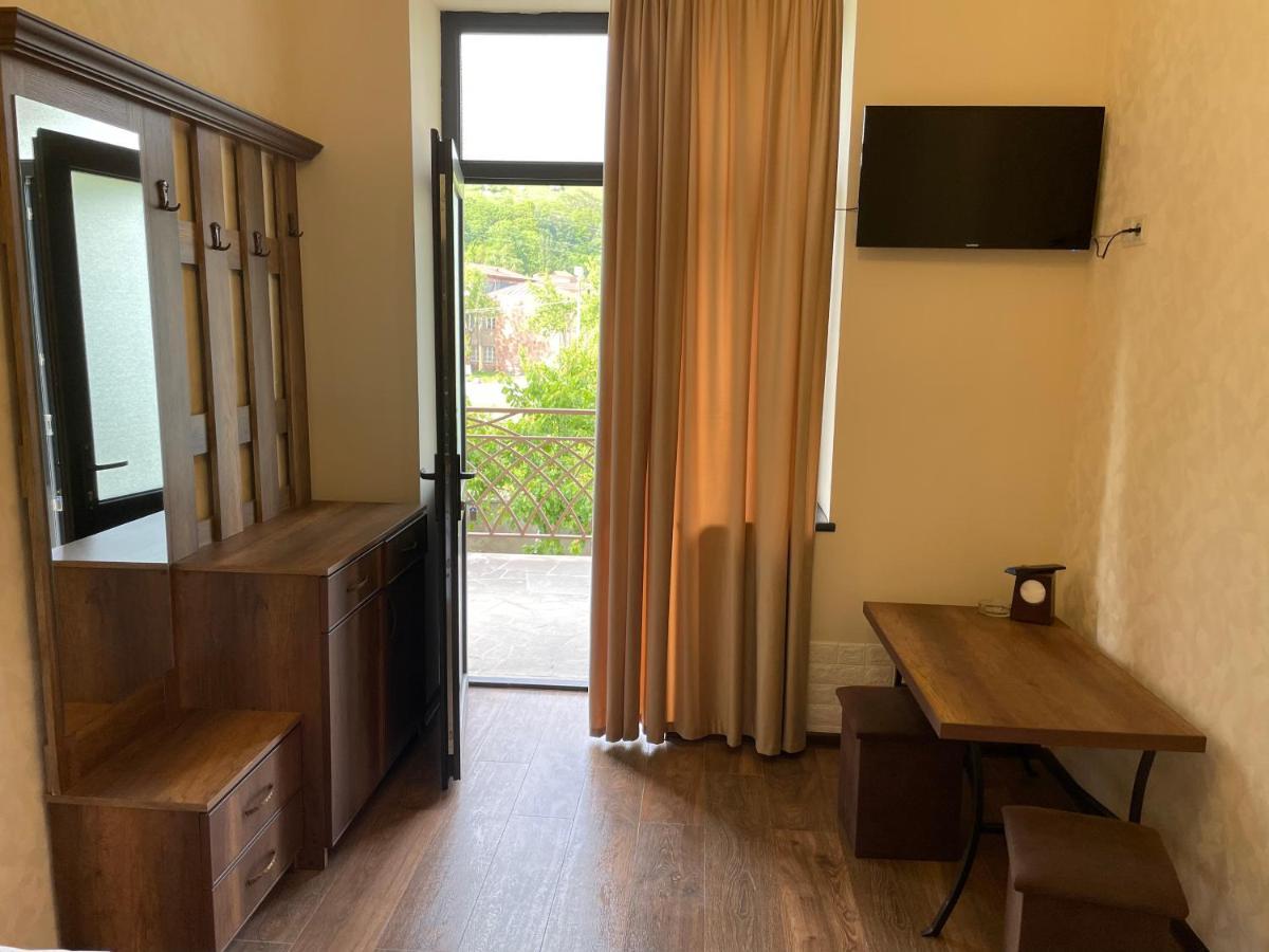 Yolyans Hotel Горис Экстерьер фото