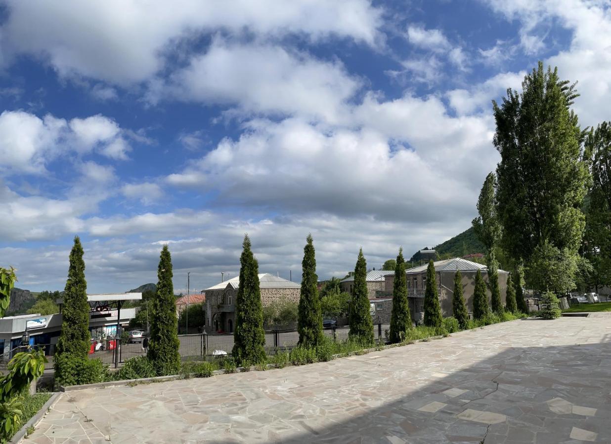 Yolyans Hotel Горис Экстерьер фото