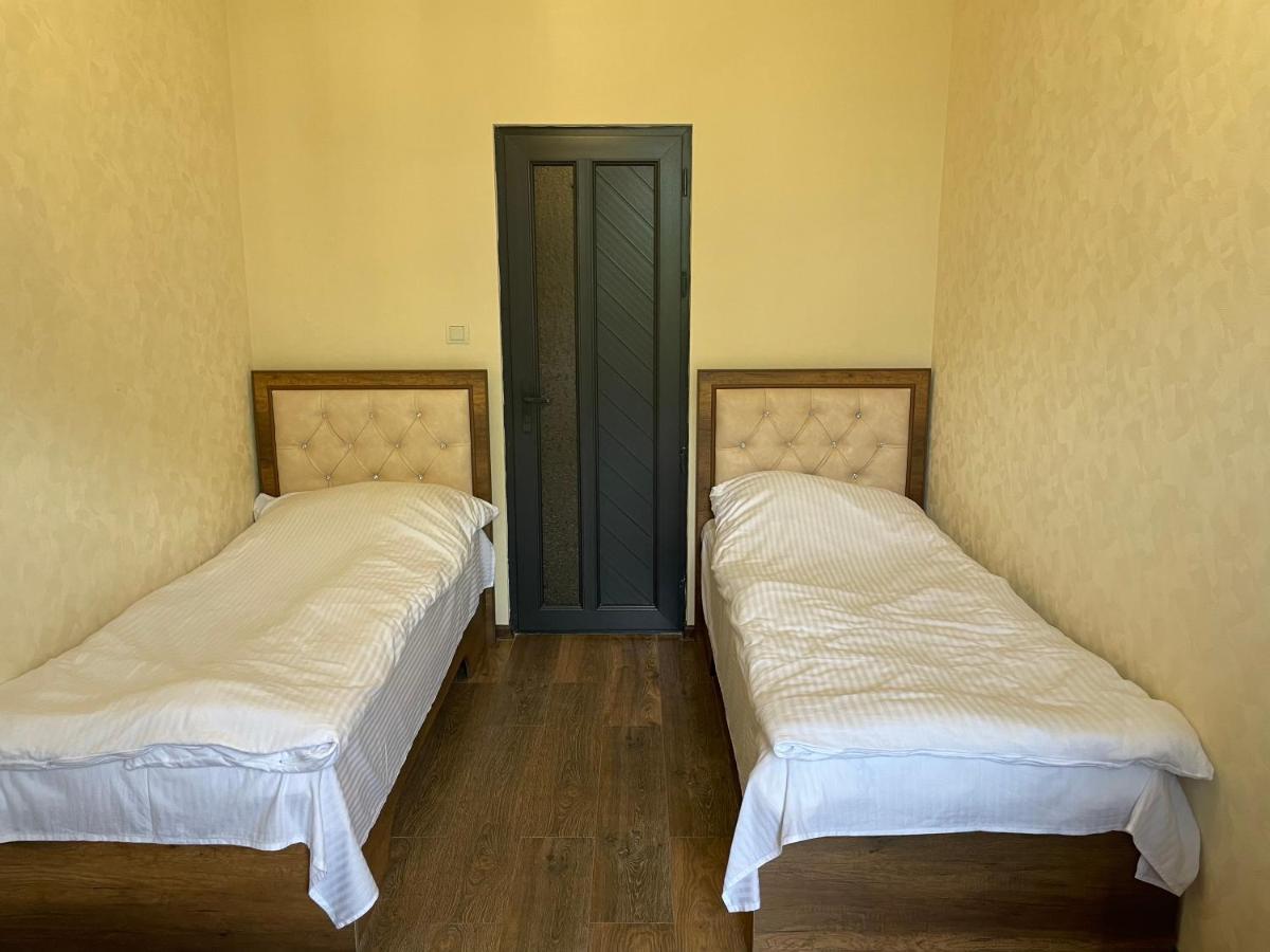 Yolyans Hotel Горис Экстерьер фото