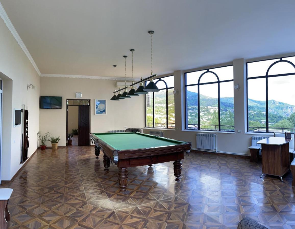 Yolyans Hotel Горис Экстерьер фото