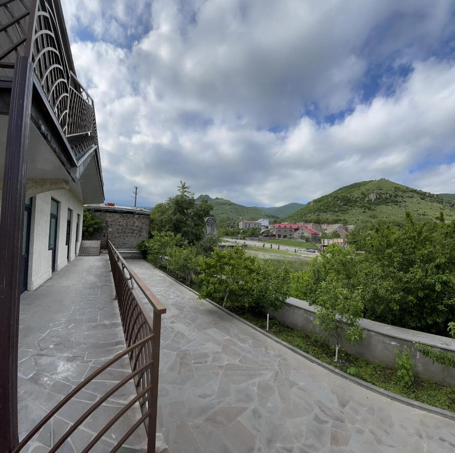 Yolyans Hotel Горис Экстерьер фото
