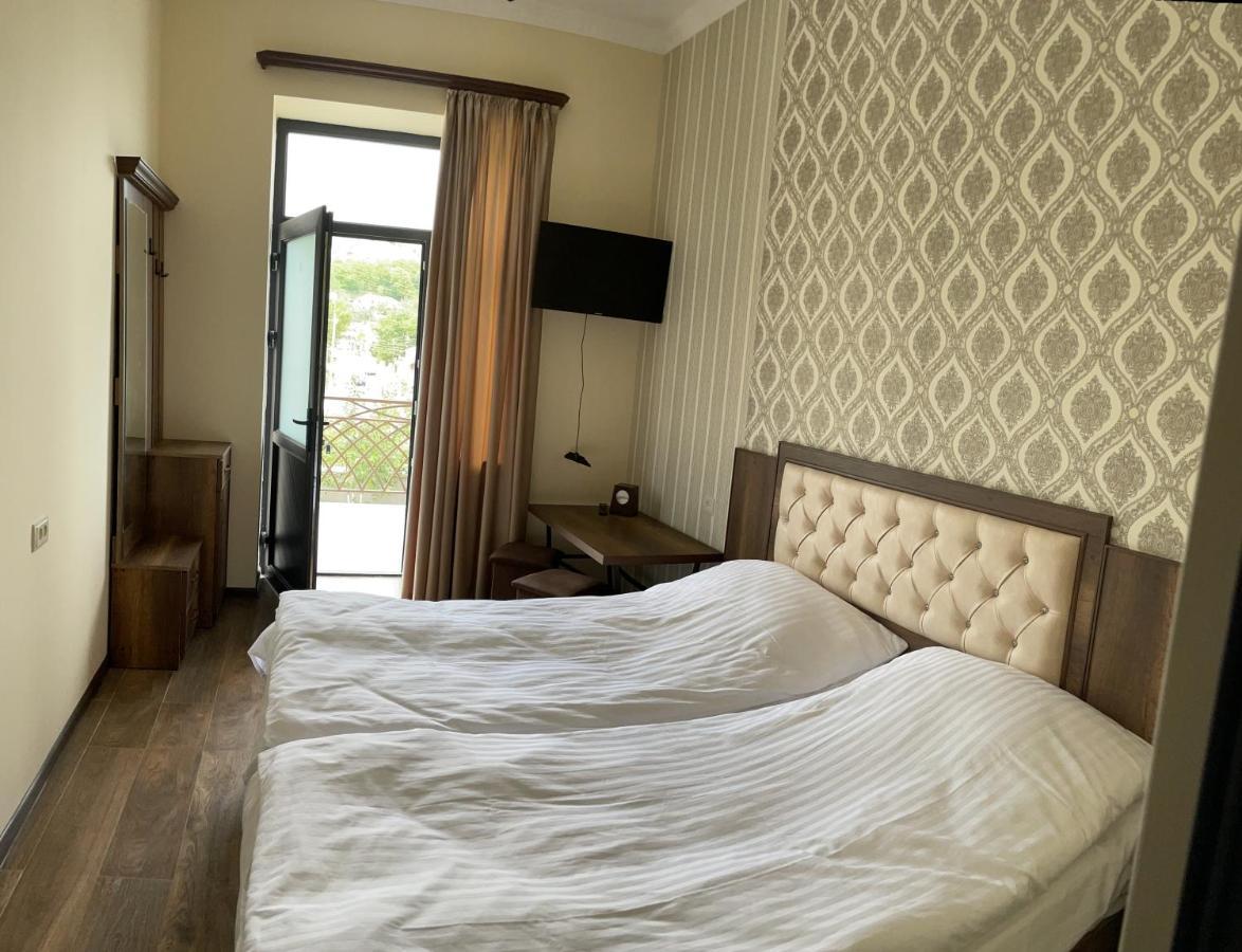 Yolyans Hotel Горис Экстерьер фото